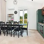 Echo Villa- Istra- Pool Jacuzzi- Bbq- Haustierfreundlich By Interhome
