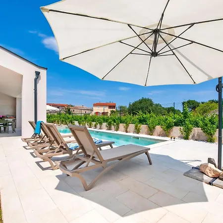 Echo Villa- Istra- Pool Jacuzzi- Bbq- Haustierfreundlich By Interhome Ferienhaus *