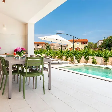 Holiday home Echo Villa- Istra- Pool Jacuzzi- Bbq- Haustierfreundlich By Interhome Segotici