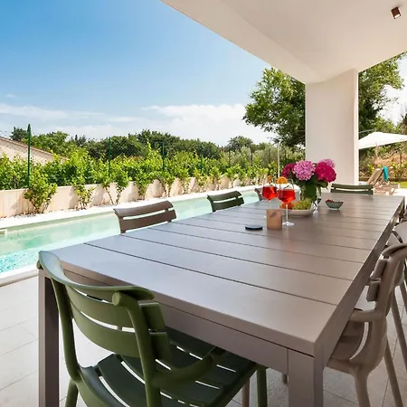 Echo Villa- Istra- Pool Jacuzzi- Bbq- Haustierfreundlich By Interhome *