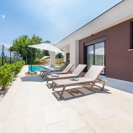 Holiday home Echo Villa- Istra- Pool Jacuzzi- Bbq- Haustierfreundlich By Interhome *