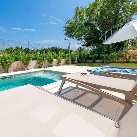 Echo Villa- Istra- Pool Jacuzzi- Bbq- Haustierfreundlich By Interhome *
