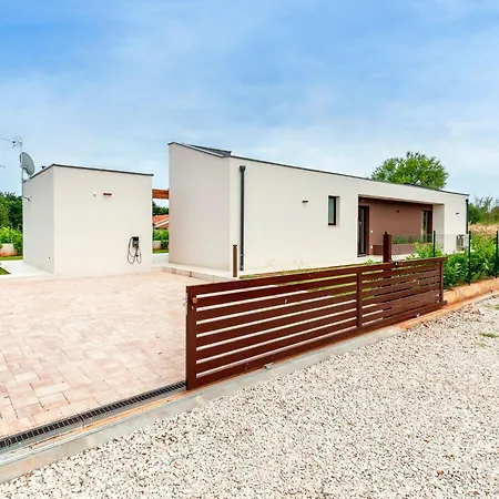 Echo Villa- Istra- Pool Jacuzzi- Bbq- Haustierfreundlich By Interhome