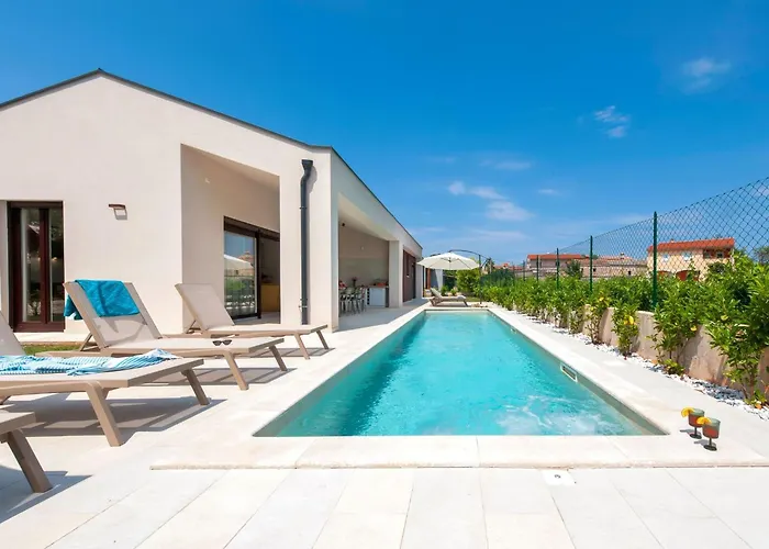 Echo Villa- Istra- Pool Jacuzzi- Bbq- Haustierfreundlich By Interhome *